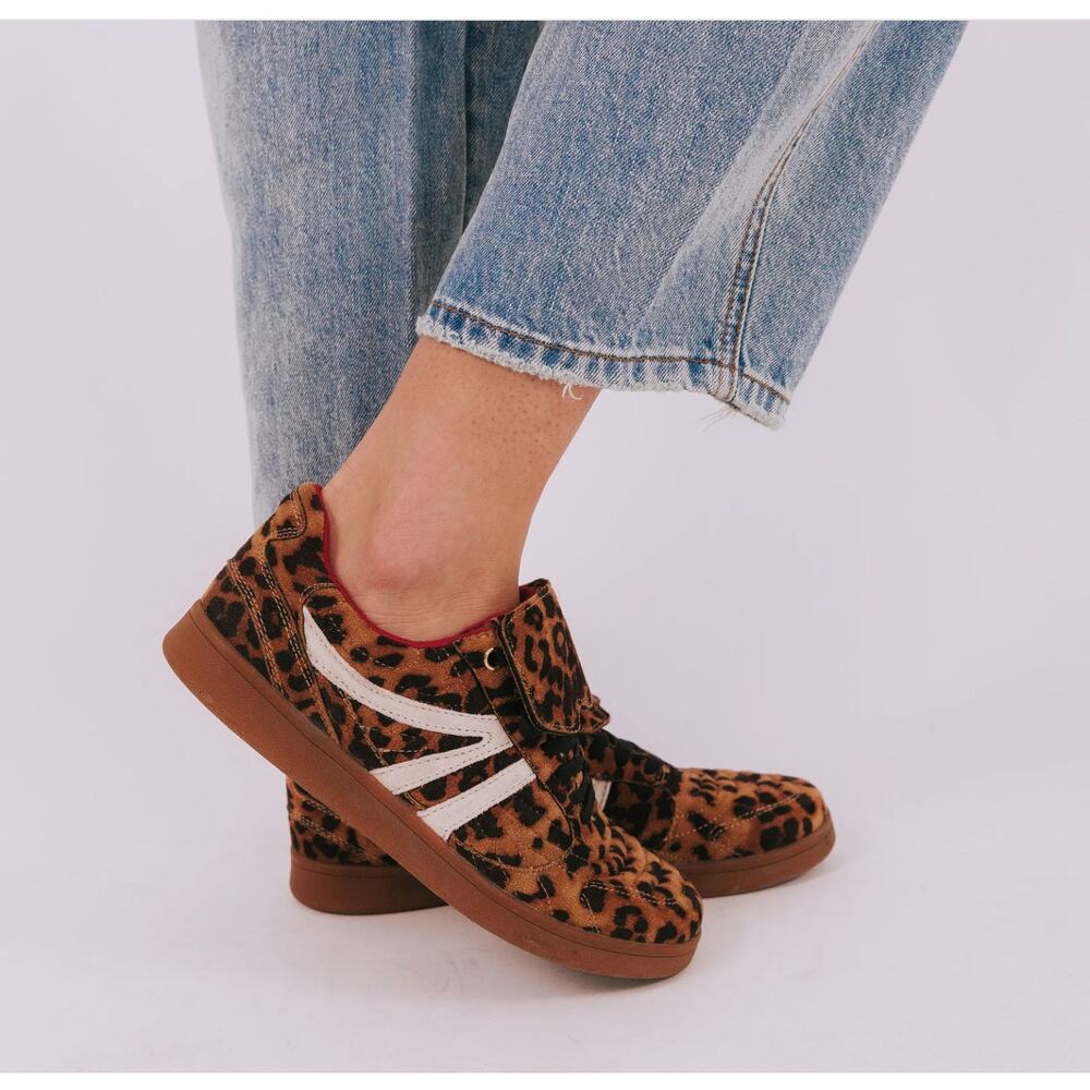 Steve Madden Women leopard print Retro  Low top Sneakers Sz. 10 & 6.5